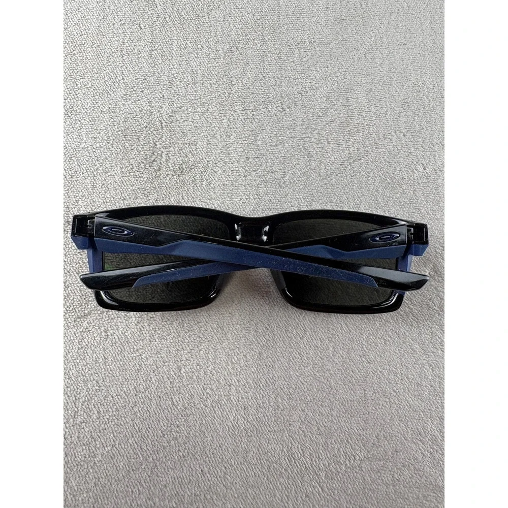 Oakley Mainlink Sunglasses Polished Black Navy Blue Frames OO9264-18 57mm Mens